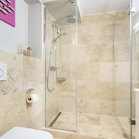 3 3 Bath Nahe Arena Frankfurt アパート *